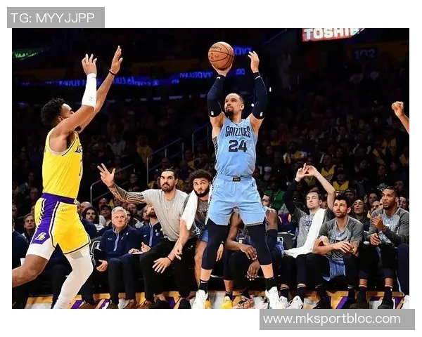 狄龙在比赛中表现出色半场10投7中砍下19分三分球命中率高达50